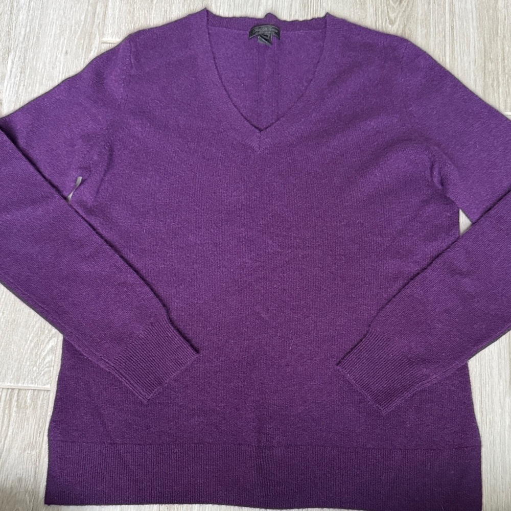 Purple cashmere V-Neck Sweater